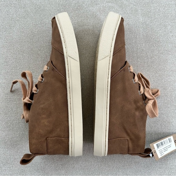 NWT. TOMS Kids' Botas Cupsole Shoe. Size 6. Brown. - Picture 6 of 11